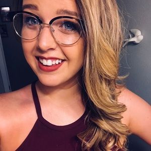 Meet your Posher, Caitlin